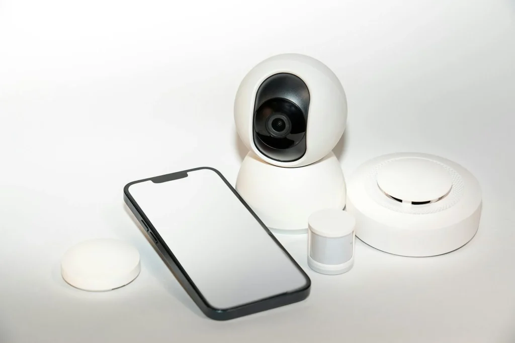CCTV V380 mudah dipasang dan dipantau lewat HP