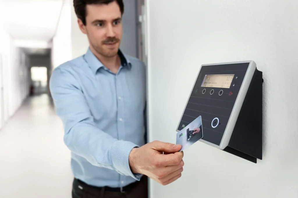 sistem access control untuk keamanan gedung modern