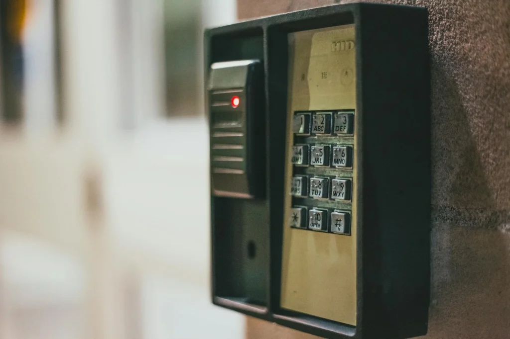broken access control pada sistem keamanan gedung