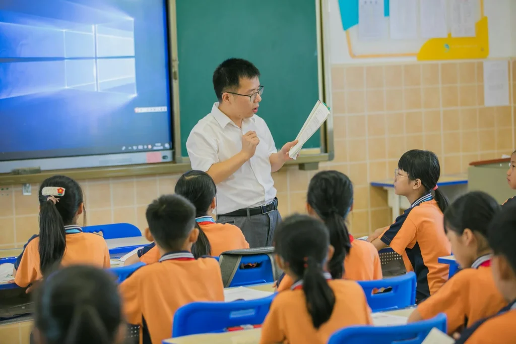 interactive flat panel Solo untuk pembelajaran digital di ruang kelas