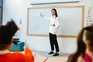 Interactive Flat Panel Batang untuk ruang kelas digital