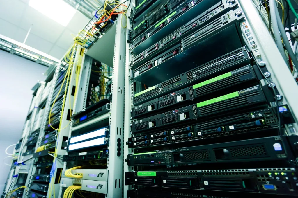 teknologi cctv data center dengan pemantauan presisi tinggi