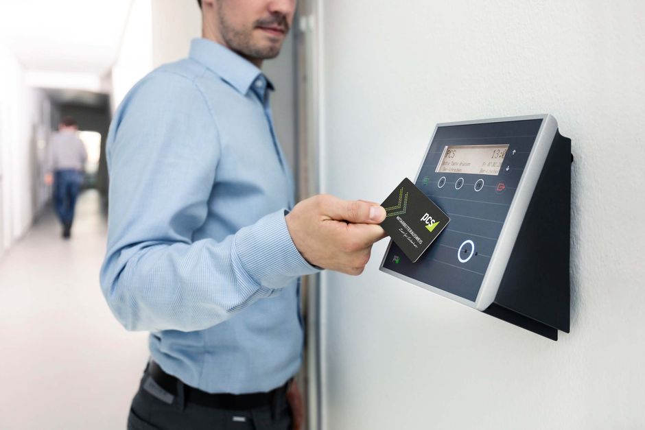 Integrasi Access Control dengan Software Manajemen Gedung
