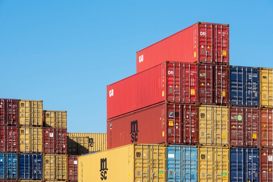 Intelligent container tracking