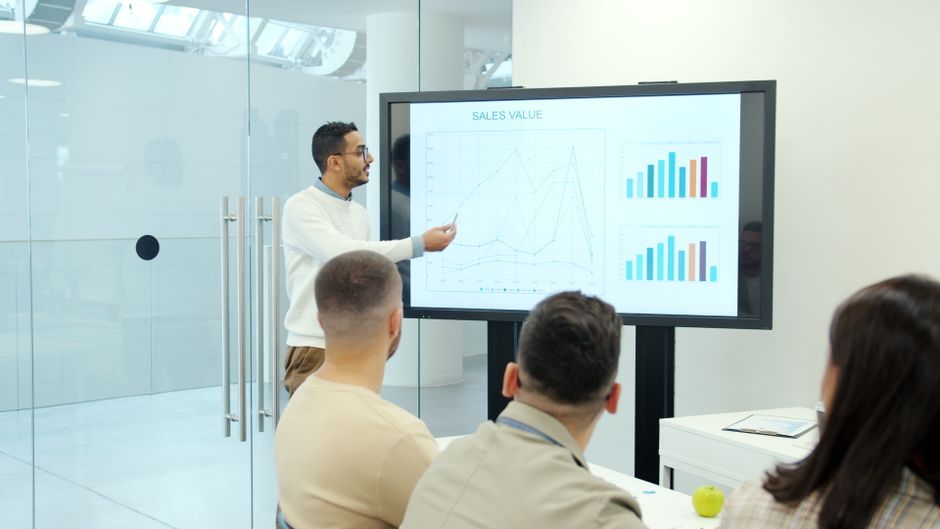 Interactive Flat Panel untuk Training Center
