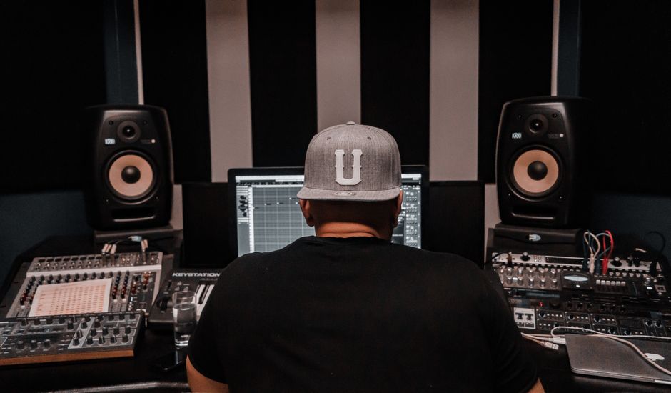 Speaker jaringan untuk command center