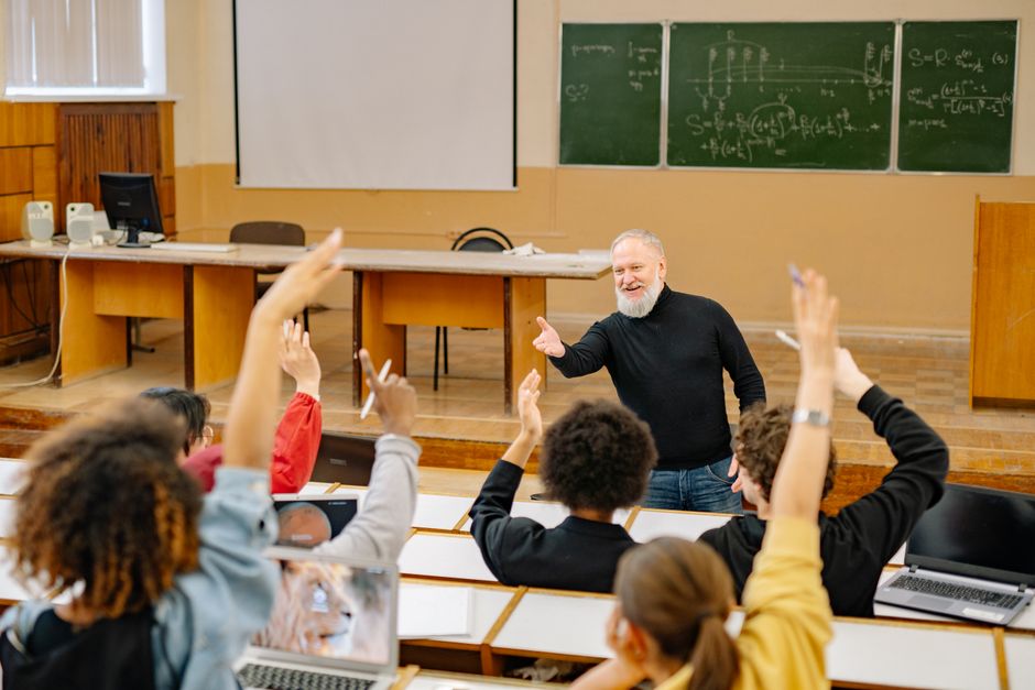 Interactive Flat Panel untuk Universitas