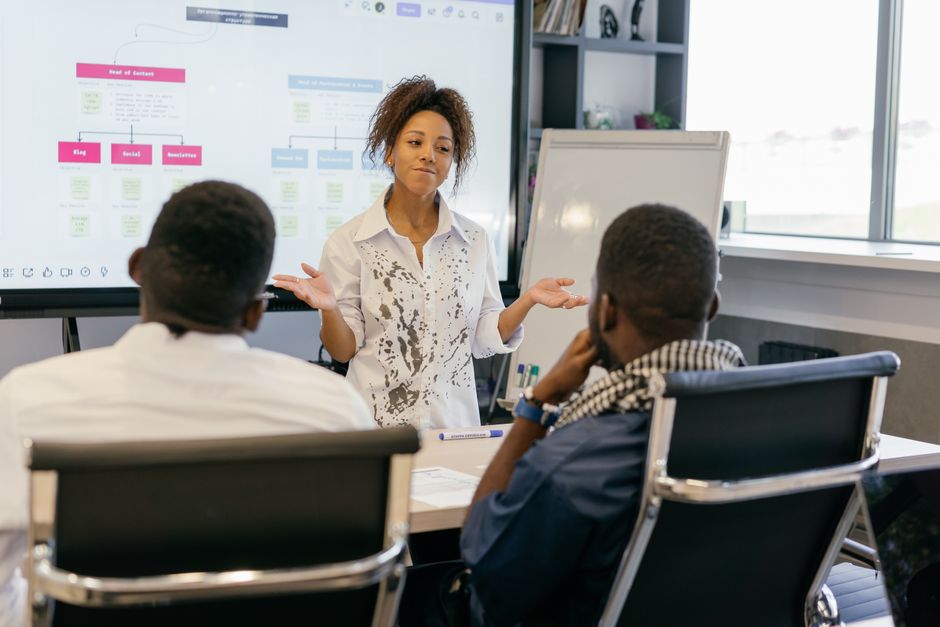 Interactive Flat Panel untuk Sekolah