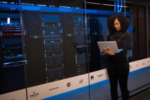 CCTV pengenalan wajah untuk data center
